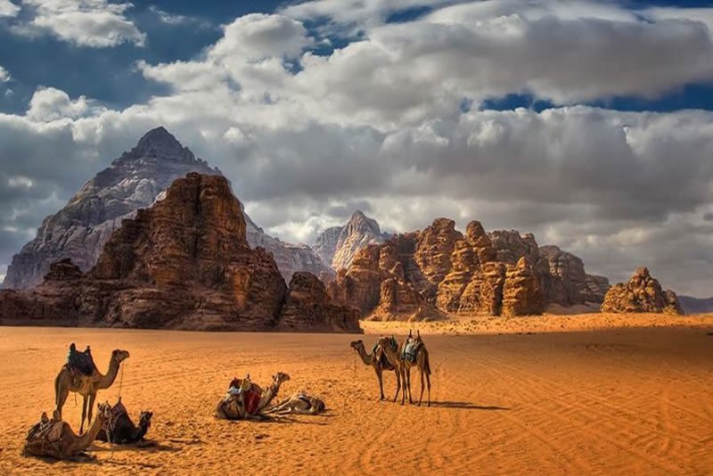 Небо караван. Вади рам бедуины. Пустыня Вади рам Иордания. Пустыня Вади рам закат. Эль ХАМРА пустыня.